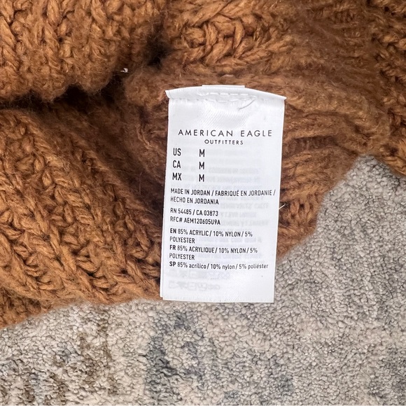 American Eagle Oversized V-Neck Cable Knit Sweater - Picture 4 of 4